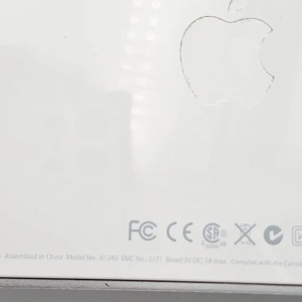 Genuine Apple‎ A1243 Wired Mac Standard USB Keyboard w/ Numeric Keypad White